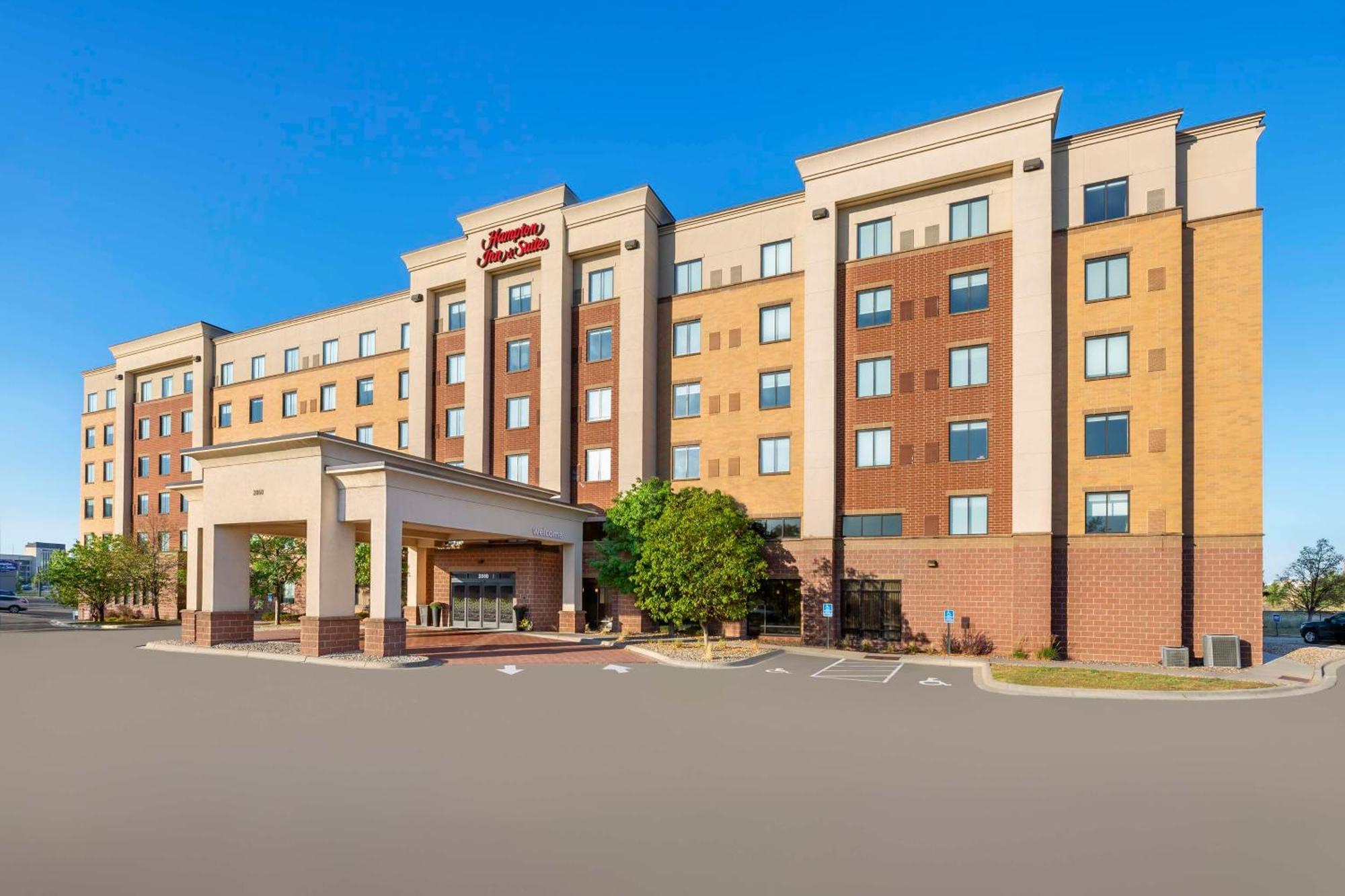 Hampton Inn & Suites Minneapolis St. Paul Airport - Mall Of America Bloomington Exterior photo