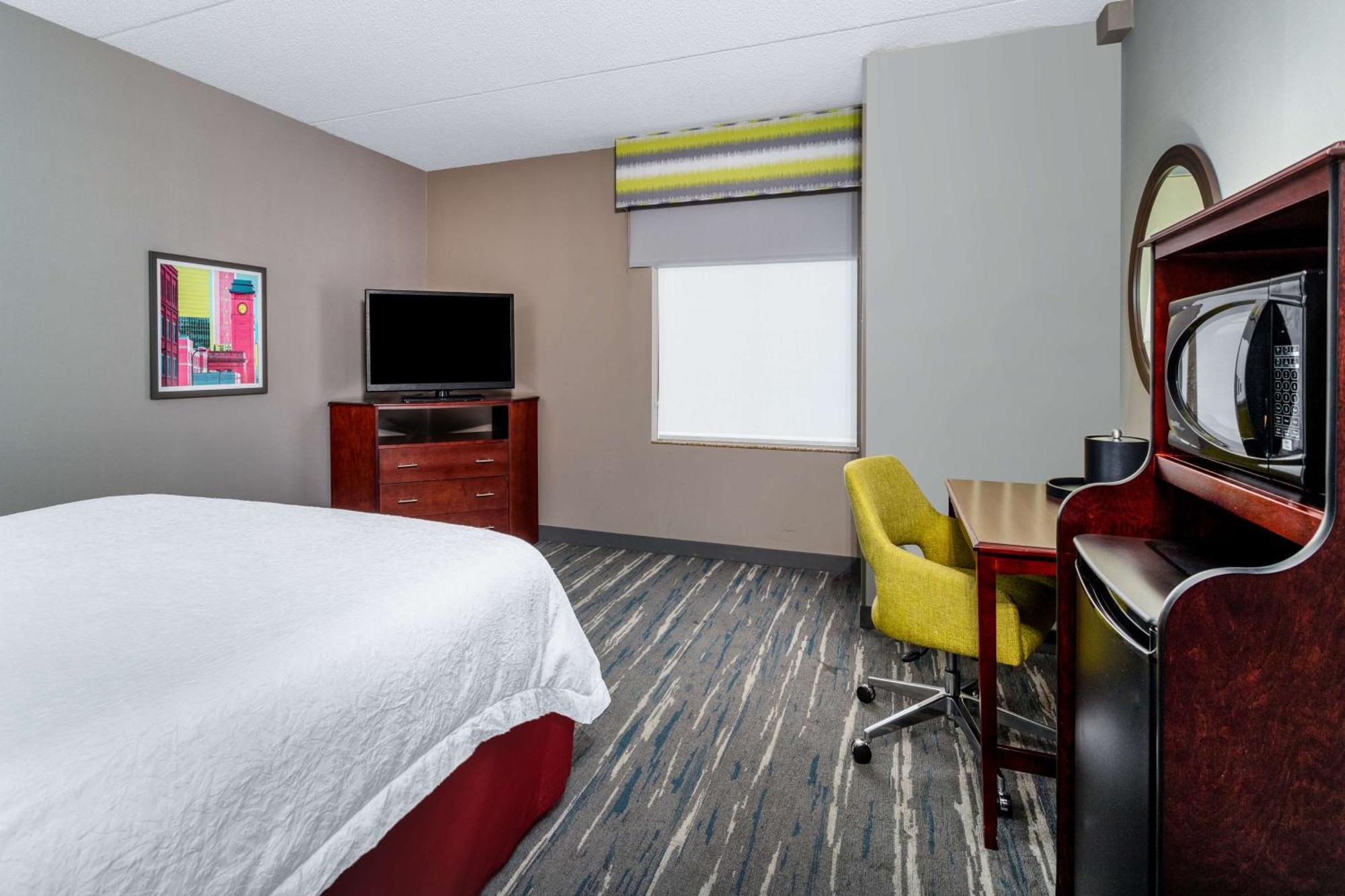 Hampton Inn & Suites Minneapolis St. Paul Airport - Mall Of America Bloomington Exterior photo